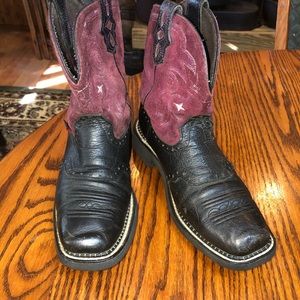 Women’s Two-Tone Western Cowboy Boots - Black & Burgundy